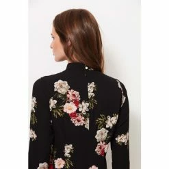 Sosandar Monochrome Floral Print Top -Sosandar unnamed file 1343