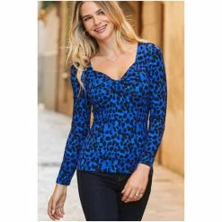 Sosandar Print Twist Neckline Fitted Top 5 Sosandar Print Twist Neckline Fitted Top -Sosandar unnamed file 1596