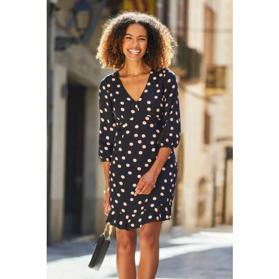 unnamed-file-261.jpg Sosandar Black V Neck Fit And Flare Shaped Dress -Sosandar unnamed file 261