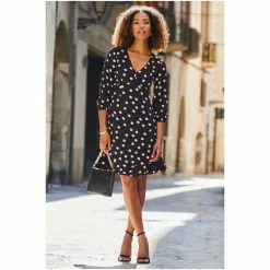 Sosandar Black V Neck Fit And Flare Shaped Dress 5 Sosandar Black V Neck Fit And Flare Shaped Dress -Sosandar unnamed file 265