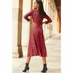 Sosandar Red Keyhole Fit And Flare Midi Dress 3 Sosandar Red Keyhole Fit And Flare Midi Dress -Sosandar unnamed file 285