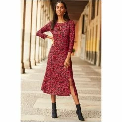 Sosandar Red Keyhole Fit And Flare Midi Dress 4 Sosandar Red Keyhole Fit And Flare Midi Dress -Sosandar unnamed file 286