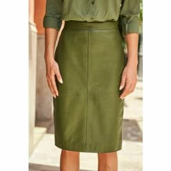 Sosandar Green Leather Panelled Pencil Skirt 4 Sosandar Green Leather Panelled Pencil Skirt -Sosandar unnamed file 3650