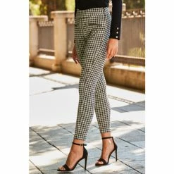 Sosandar Black Dogtooth Legging With Zip Detail Pockets 2 Sosandar Black Dogtooth Legging With Zip Detail Pockets -Sosandar unnamed file 3863