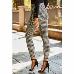 Sosandar Black Dogtooth Legging With Zip Detail Pockets 3 Sosandar Black Dogtooth Legging With Zip Detail Pockets -Sosandar unnamed file 3864
